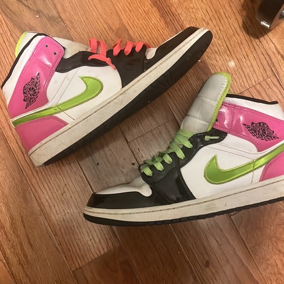 jordan 1s - Picture 2 of 4